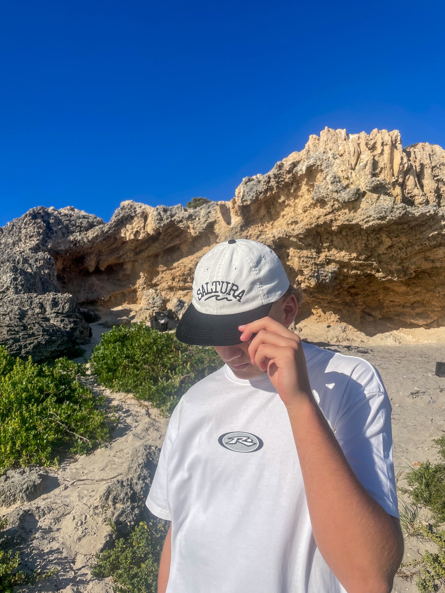 [PRE-ORDER] Saltura Black & White Corduroy Hat