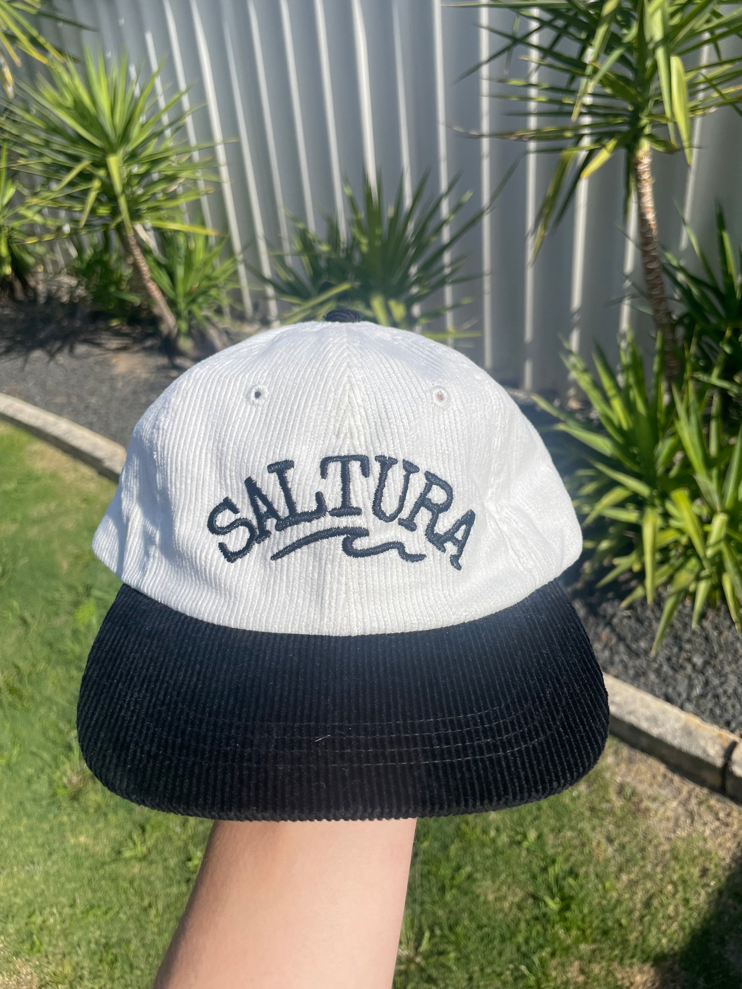 [PRE-ORDER] Saltura Black & White Corduroy Hat